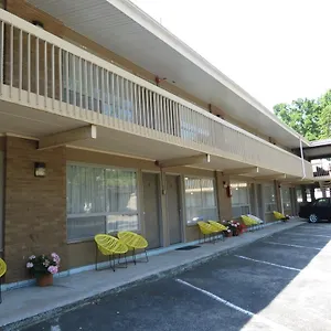 Motel Parkway